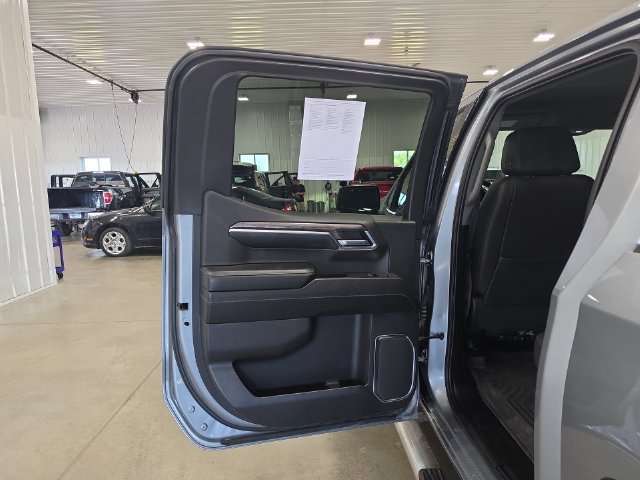 Used 2024 Chevrolet Silverado 1500 LTZ AWD/4WD image 25
