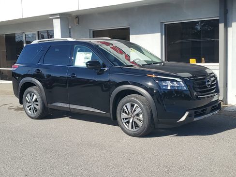 New 2025 Nissan Pathfinder SL w/ Black Appearance Package image 24