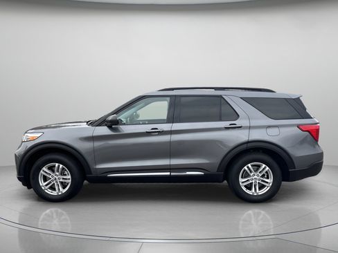 Certified 2023 Ford Explorer XLT w/ Equipment Group 202A image 5