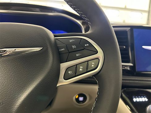 Used 2022 Chrysler Pacifica Limited image 20