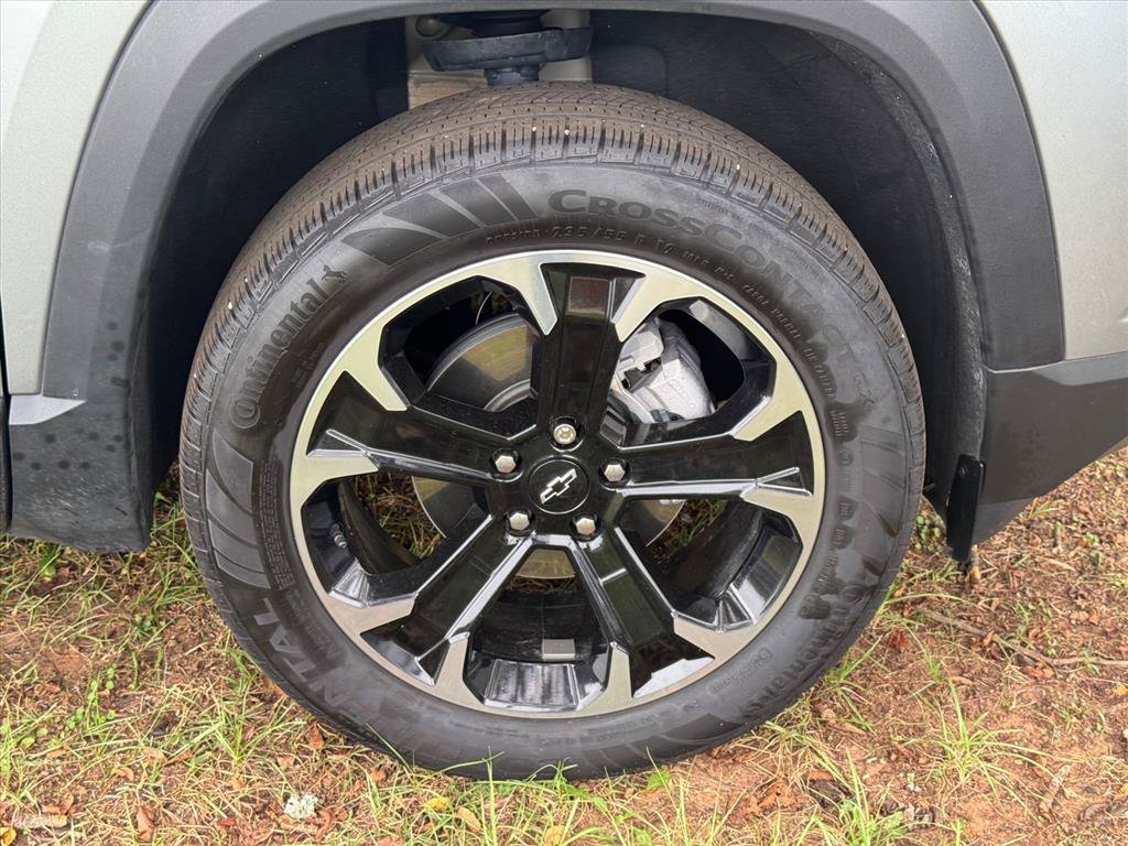 Used 2026 Chevrolet Equinox LT FWD image 2