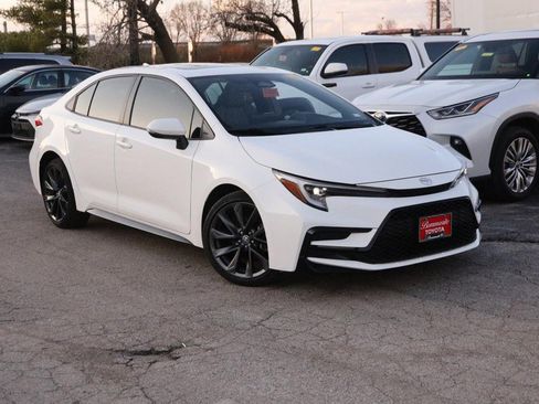Certified 2023 Toyota Corolla SE w/ SE Premium Package image 2