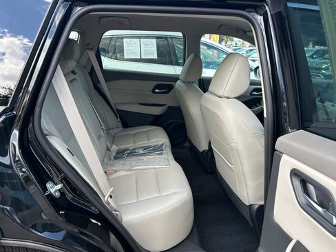 Certified 2025 Nissan Rogue SL FWD image 46