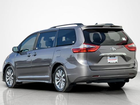 Certified 2020 Toyota Sienna Limited image 3