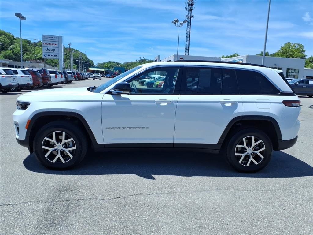 Used 2025 Jeep Grand Cherokee Limited AWD/4WD image 7