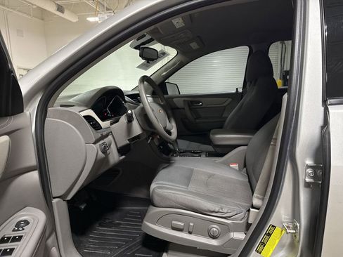Used 2016 Chevrolet Traverse LS FWD image 19