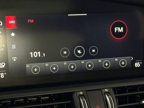 Used 2025 Alfa Romeo Giulia AWD image 18