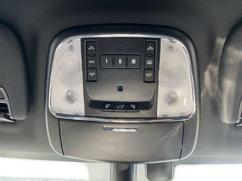 Used 2018 Jeep Grand Cherokee Overland RWD image 21