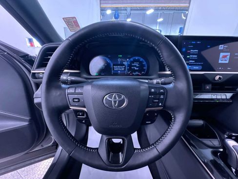 Used 2026 Toyota Crown XLE AWD/4WD image 7