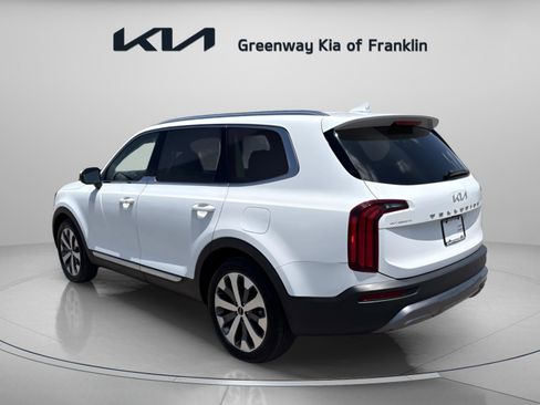 Used 2022 Kia Telluride EX w/ EX Premium Package FWD image 5