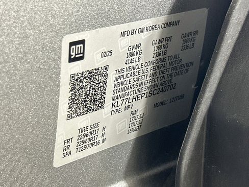 Used 2025 Chevrolet Trax LT w/ LT Convenience Package FWD image 12