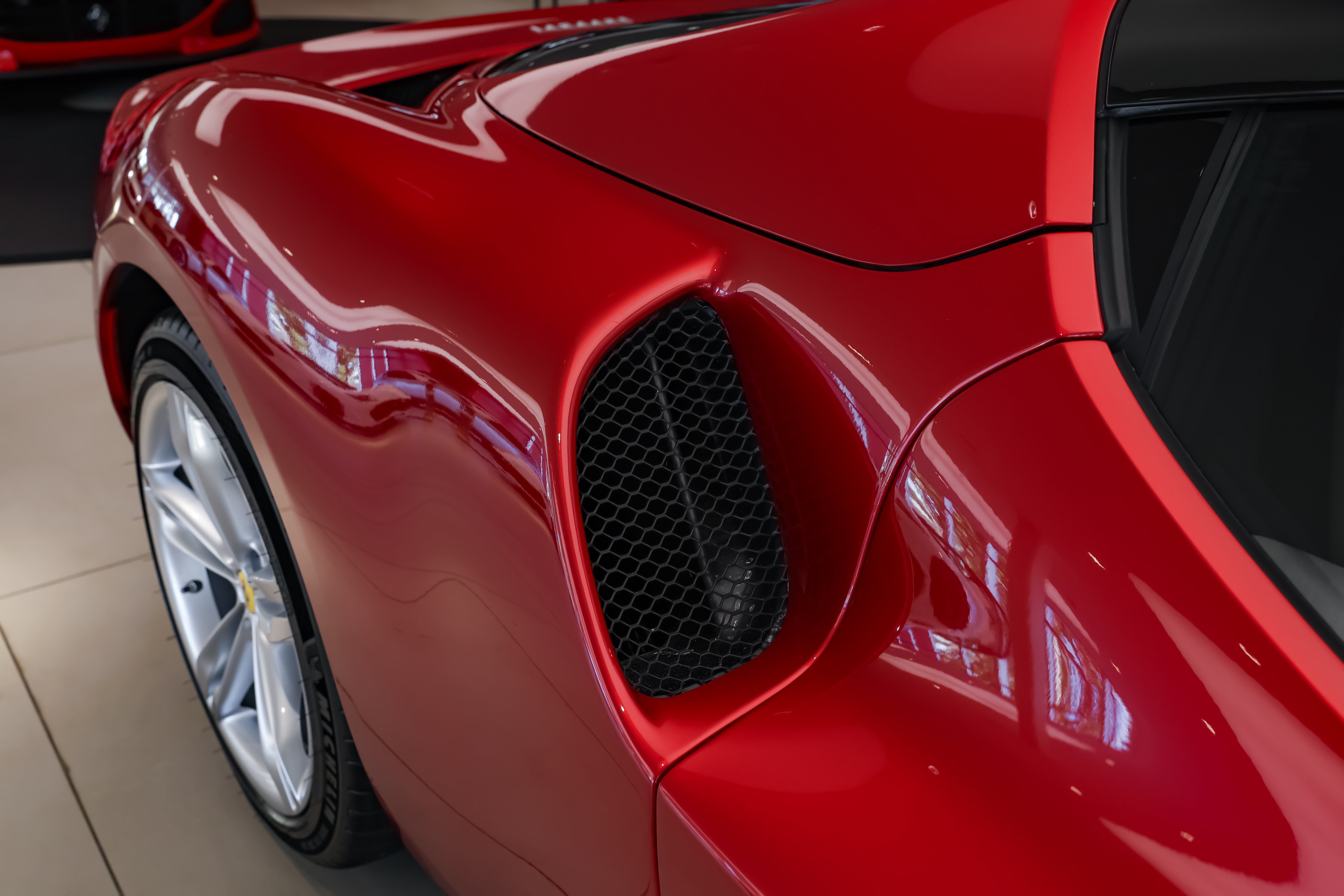 Used 2024 Ferrari 296 GTS RWD image 31