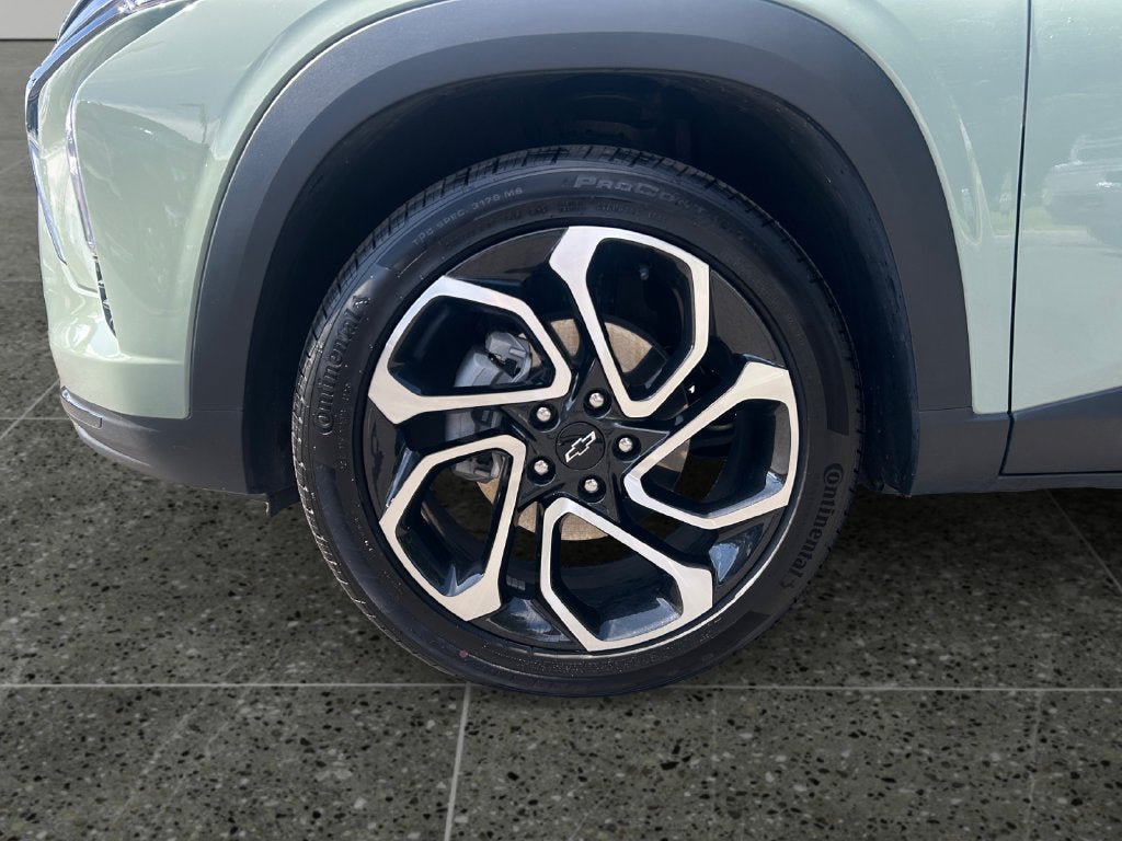 Used 2024 Chevrolet Trax RS w/ Sunroof Package FWD image 5