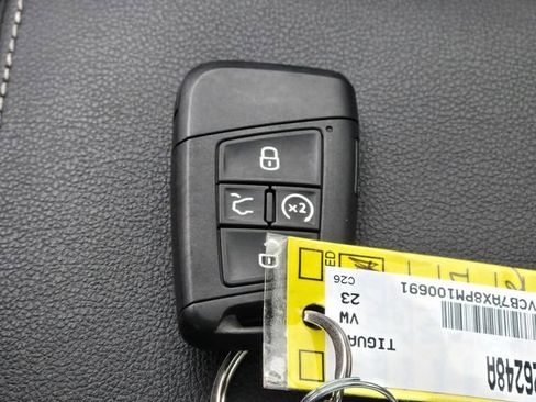 Certified 2023 Volkswagen Tiguan SE R-Line FWD image 22
