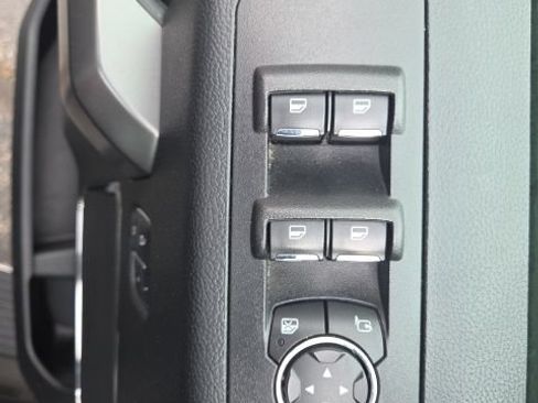 Used 2017 Ford F150 Lariat w/ Equipment Group 502A Luxury AWD/4WD image 19