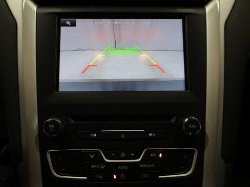 Used 2016 Ford Fusion SE FWD image 26