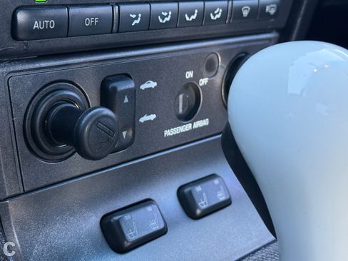 Used 2003 Ford Thunderbird Deluxe image 17