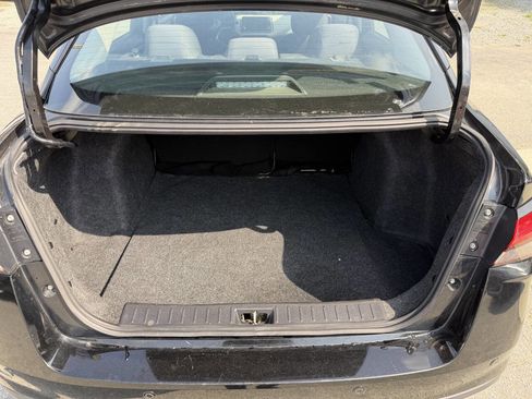 Used 2021 Nissan Versa SV image 15