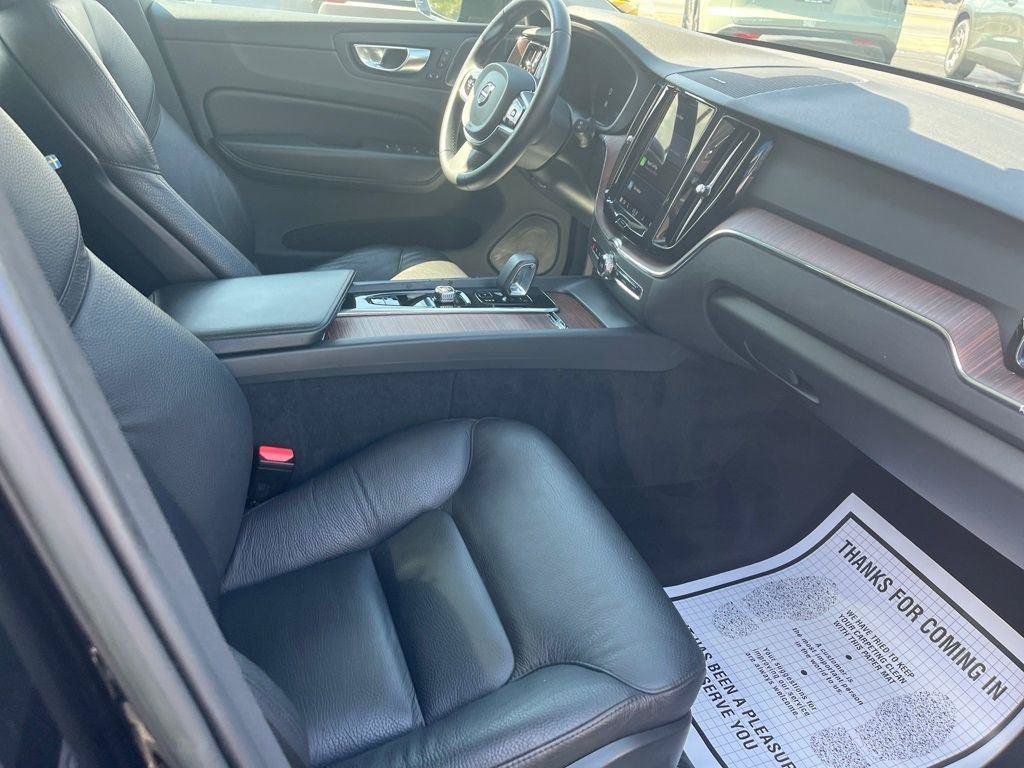 Used 2023 Volvo XC60 B5 Plus AWD/4WD image 30