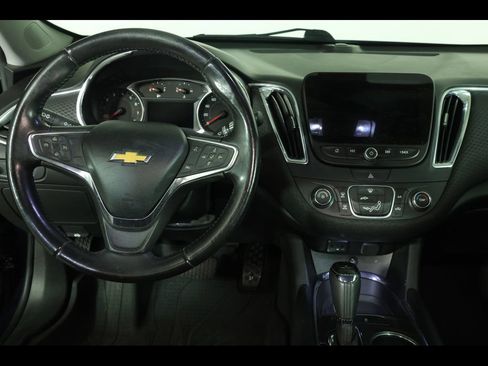 Used 2018 Chevrolet Malibu LT FWD image 13