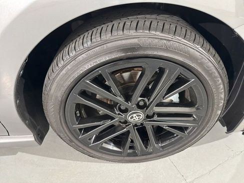 Used 2025 Toyota Camry SE w/ Convenience Package image 16