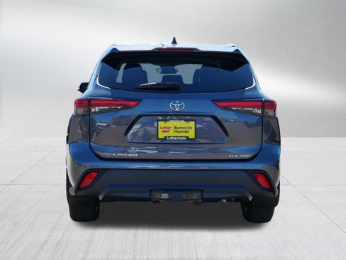 Used 2020 Toyota Highlander XLE AWD/4WD image 6