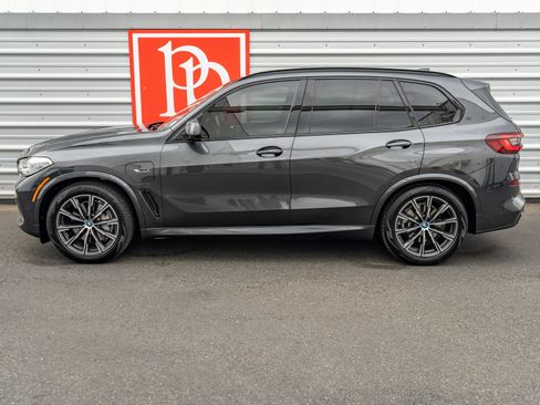Used 2022 BMW X5 xDrive45e w/ M Sport Package AWD/4WD image 54