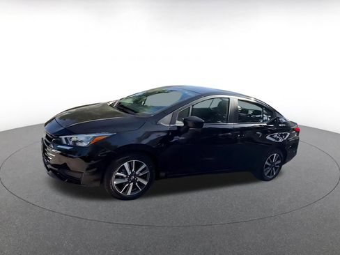 Used 2025 Nissan Versa SV image 8