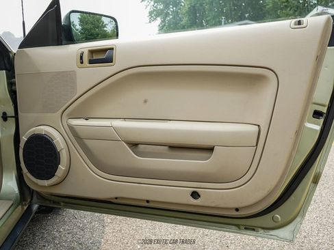 Used 2005 Ford Mustang Convertible RWD image 32