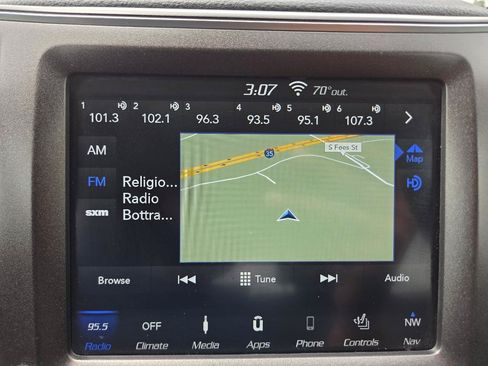 Used 2019 Jeep Cherokee Trailhawk w/ Cold Weather Group AWD/4WD image 17