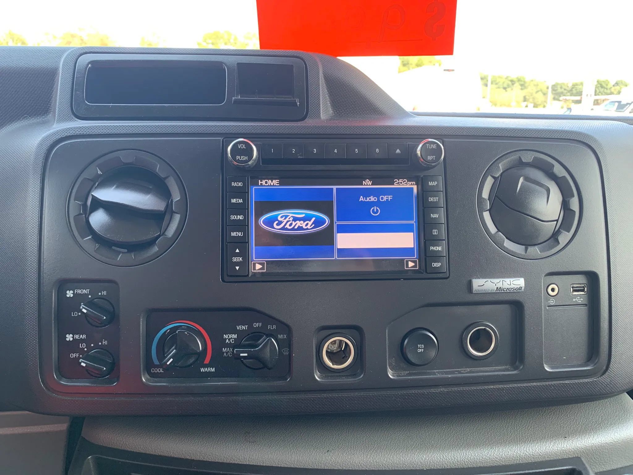 Used 2011 Ford E-350 and Econoline 350 XL w/ Interior Upgrade Pkg RWD image 17