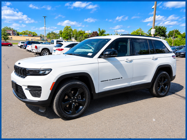 Certified 2023 Jeep Grand Cherokee Altitude AWD/4WD image 1
