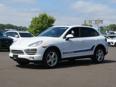 Used 2014 Porsche Cayenne Platinum Edition AWD/4WD image 2