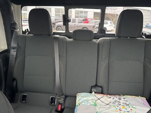 Used 2025 Jeep Gladiator Sport image 12