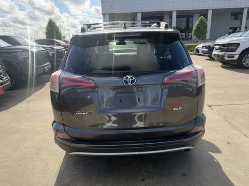 Used 2018 Toyota RAV4 XLE w/ Preferred Accessory Package FWD image 6