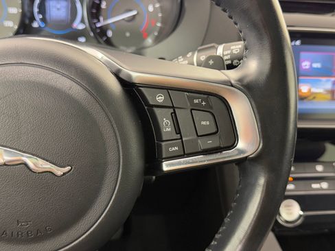 Used 2018 Jaguar F-PACE Prestige image 21