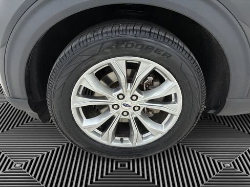 Used 2024 Ford Explorer Limited w/ Equipment Group 301A AWD/4WD image 9