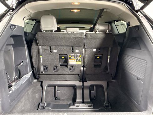 Certified 2026 Toyota Sienna XLE FWD image 38