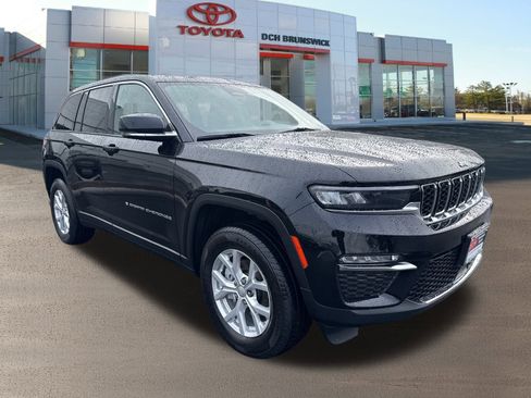 Used 2023 Jeep Grand Cherokee Limited image 3