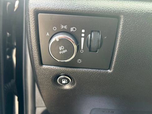 Used 2020 Jeep Grand Cherokee Laredo AWD/4WD image 19