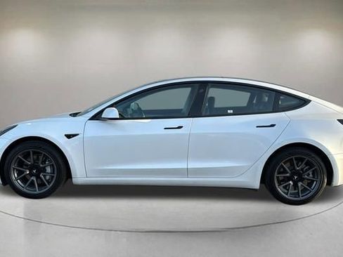 Used 2023 Tesla Model 3 Standard Range RWD image 5