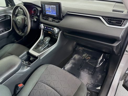 Used 2020 Toyota RAV4 XLE FWD image 30