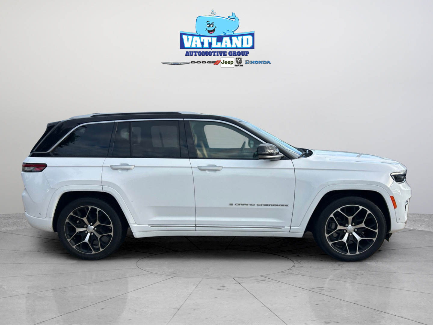 Certified 2022 Jeep Grand Cherokee Summit AWD/4WD image 6