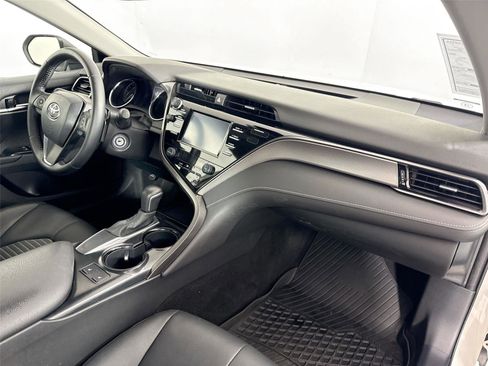 Used 2020 Toyota Camry SE image 39