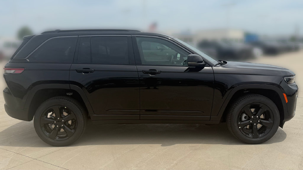 New 2026 Jeep Grand Cherokee Limited w/ Limited Altitude Package AWD/4WD image 6