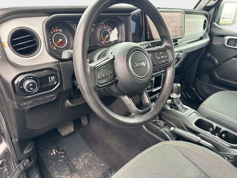 Used 2024 Jeep Gladiator Sport image 17