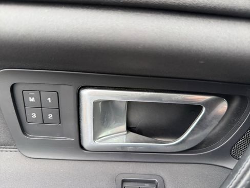 Used 2016 Land Rover Discovery Sport HSE image 25