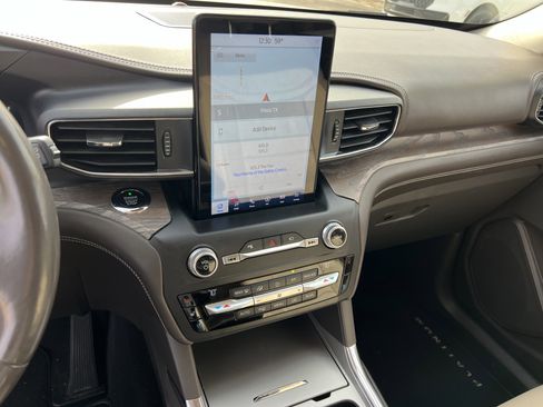 Used 2020 Ford Explorer Platinum w/ Premium Technology Package image 28