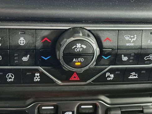 Used 2022 Jeep Wrangler Unlimited Rubicon w/ LED Lighting Group AWD/4WD image 22