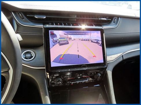 Certified 2023 Jeep Grand Cherokee Limited image 18